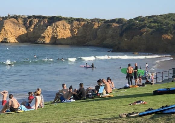 Why not choose your next holiday in Torquay ? The beaches are beautiful and you can relax in a beautiful airbnb within walking distance from the surf beach